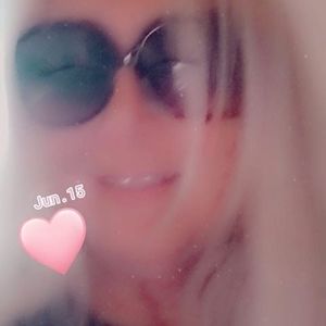 Meet your Posher, Eva